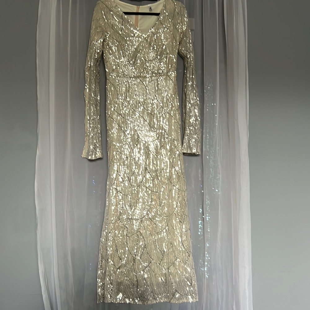 Beautiful sequence dress. To small